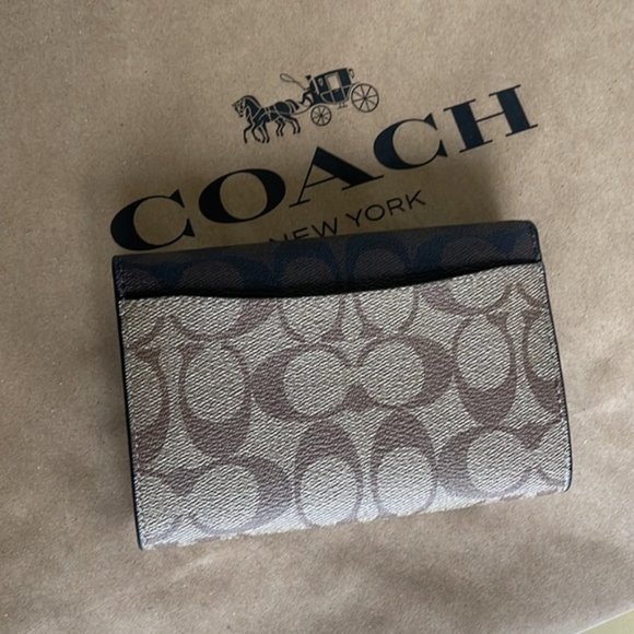 Coach Kleo Wallet C6897 Blocked Signature Canvas In Khaki Brown Multi NWT - Picture 9 of 14